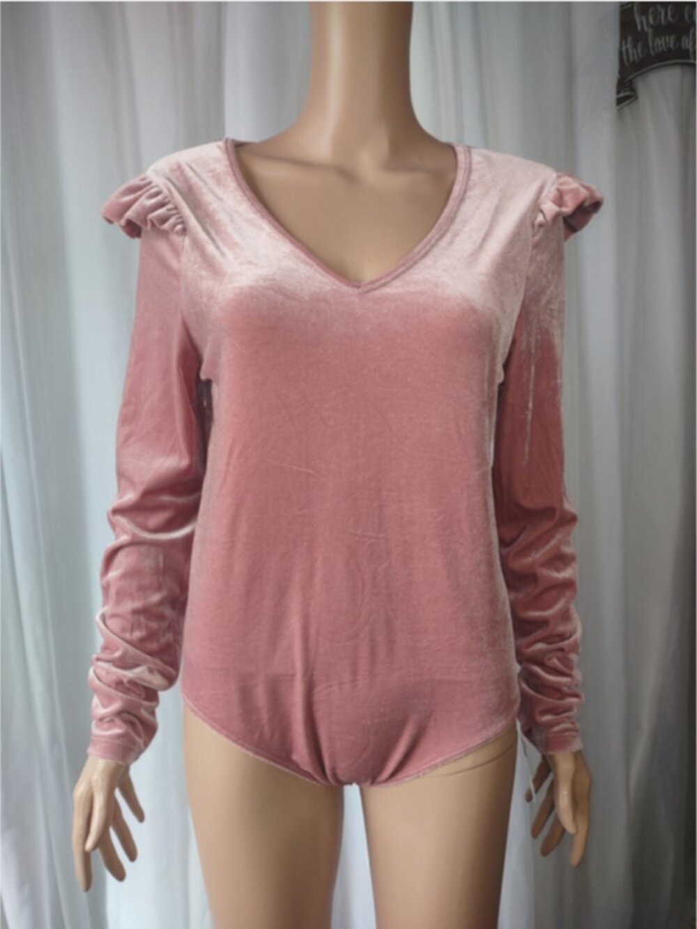 celebrity pink velvet bodysuit with ruffle shoulders. size L